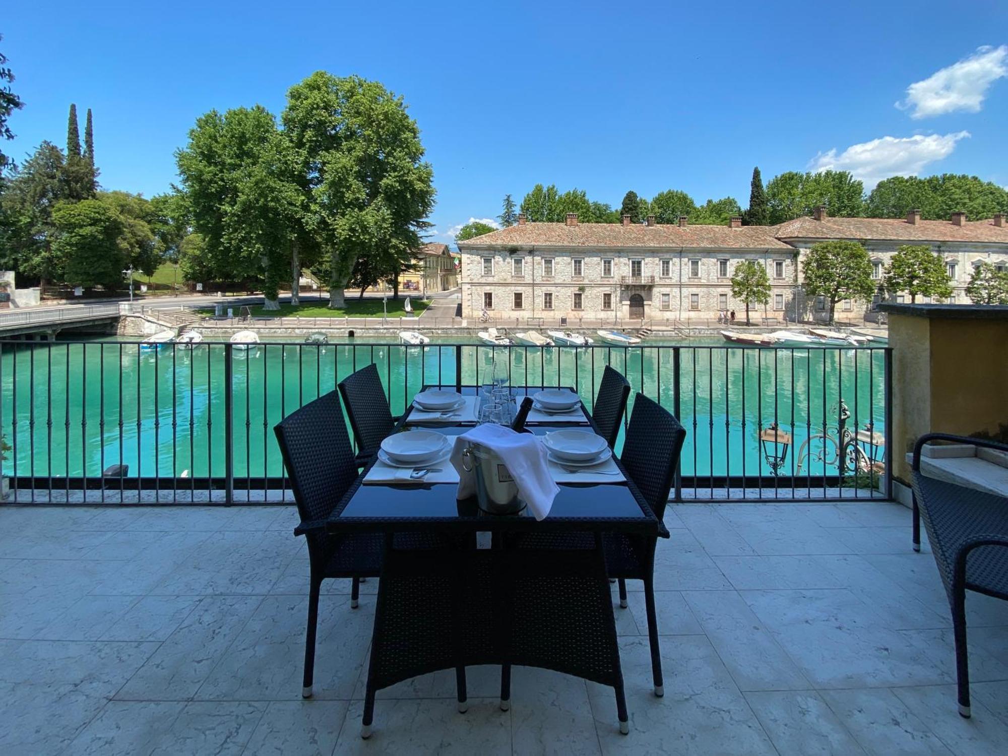 Time To Relax - La Terrazza Sul Lago Peschiera del Garda Buitenkant foto
